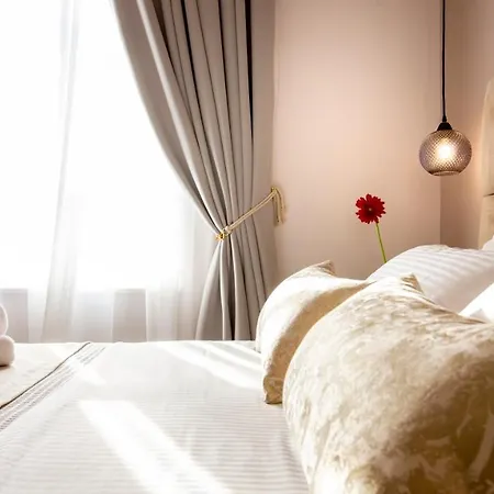 Plaza 1866 Superior Chania (Crete)