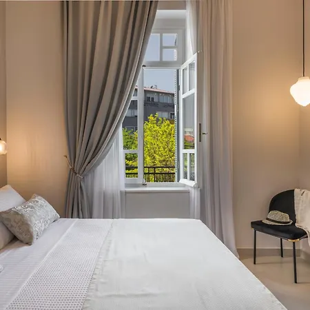 Plaza 1866 Superior Chania (Crete)