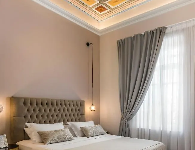 Plaza 1866 Superior Chania (Crete)