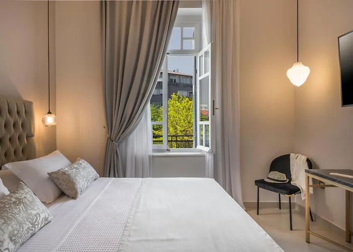 Plaza 1866 Superior Chania (Crete)