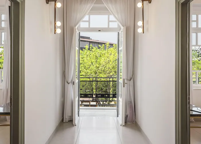 Plaza 1866 Superior Chania (Crete)